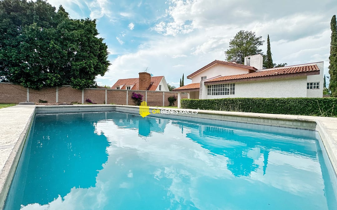 Casa de 3600m2 dentro de Fracc. Privado a un costado de Puerto Interior
