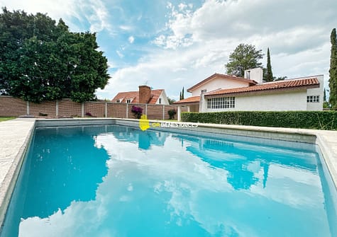 Casa de 3600m2 dentro de Fracc. Privado a un costado de Puerto Interior