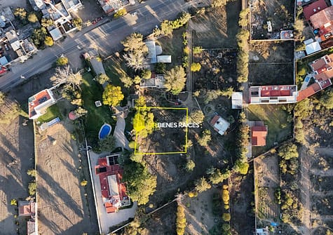 Terreno de 1087m2 en privada a pie de carretera Puentecillas